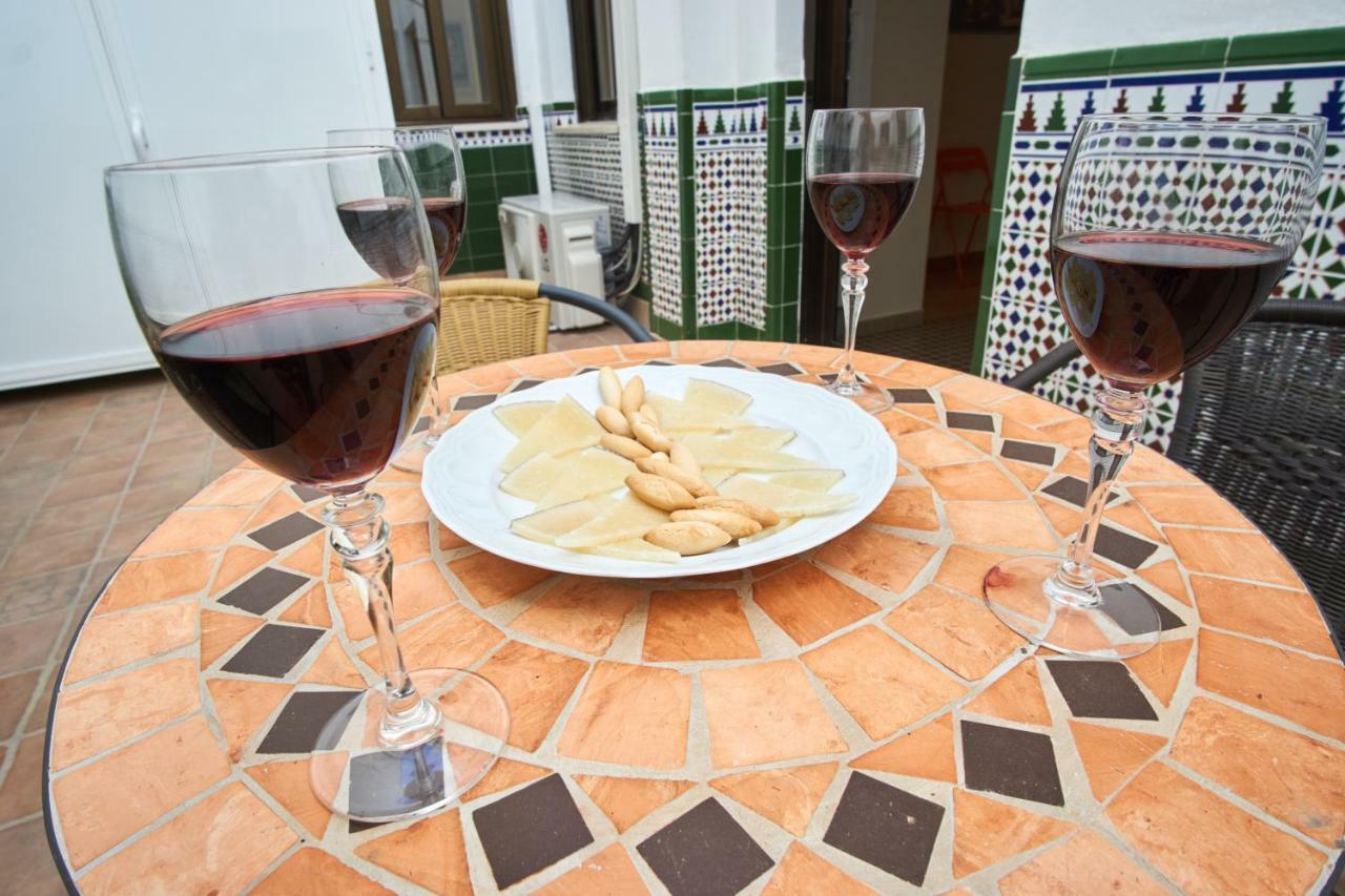 Rodrigo De Triana Courtyard By Valcambre Lägenhet Sevilla Exteriör bild
