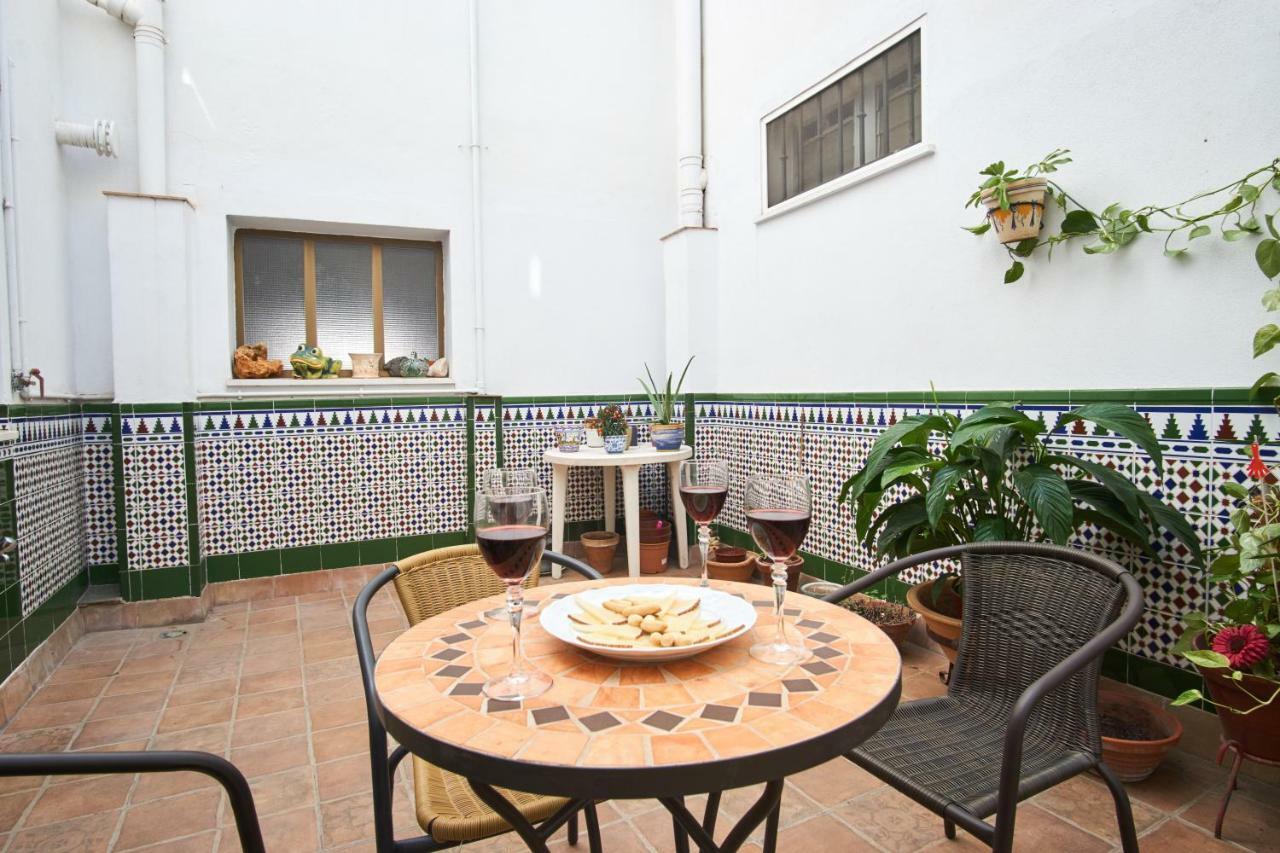 Rodrigo De Triana Courtyard By Valcambre Lägenhet Sevilla Exteriör bild